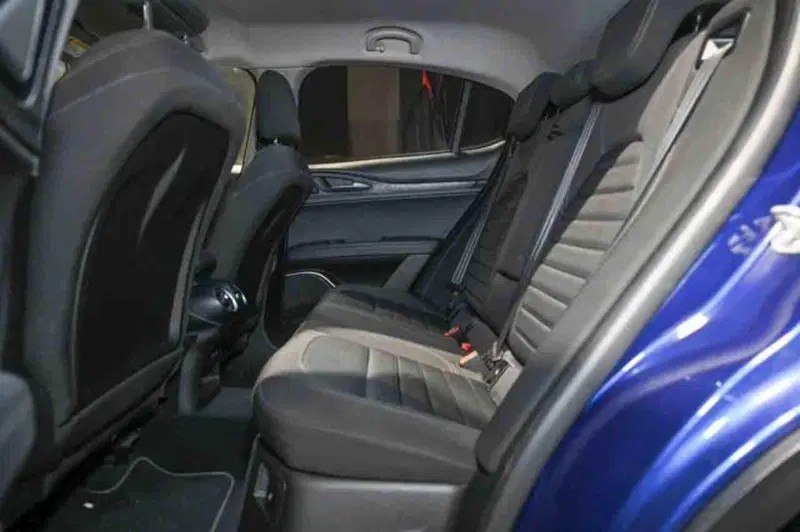 Alfa Romeo Stelvio usata a Torino (11)