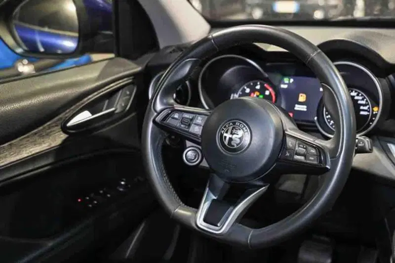 Alfa Romeo Stelvio usata a Torino (12)