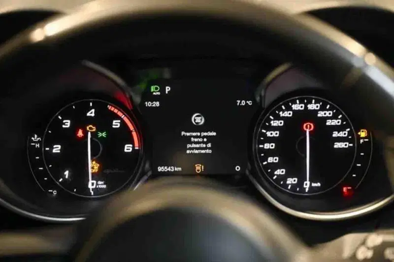 Alfa Romeo Stelvio usata a Torino (13)