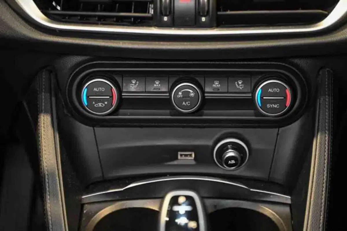 Alfa Romeo Stelvio usata a Torino (17)