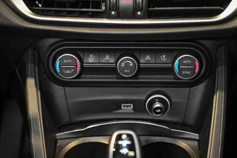 Alfa Romeo Stelvio usata a Torino (17)