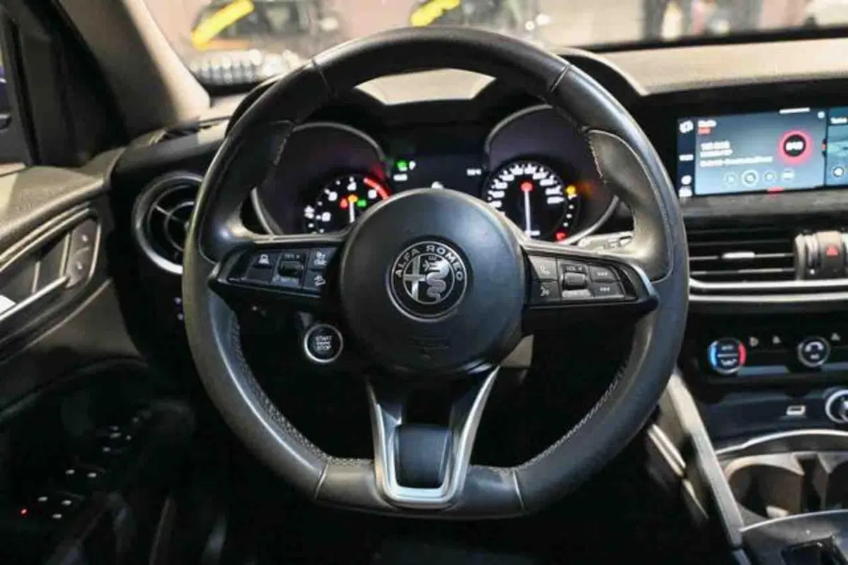 Alfa Romeo Stelvio usata a Torino (18)
