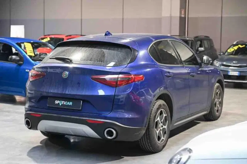 Alfa Romeo Stelvio usata a Torino (3)