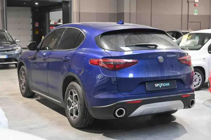 Alfa Romeo Stelvio usata a Torino (4)