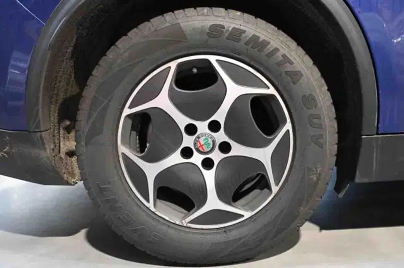 Alfa Romeo Stelvio usata a Torino (6)