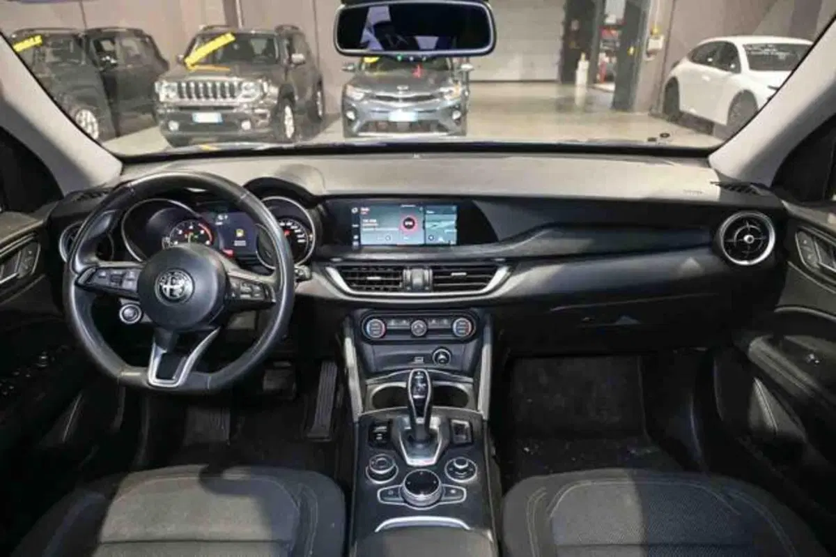 Alfa Romeo Stelvio usata a Torino (7)