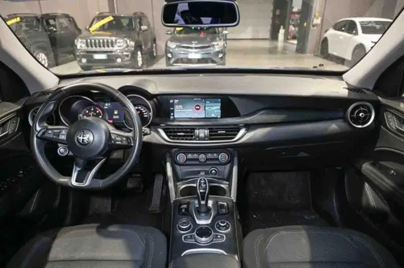 Alfa Romeo Stelvio usata a Torino (7)