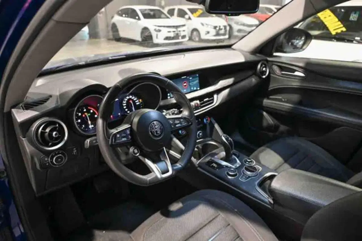 Alfa Romeo Stelvio usata a Torino (8)
