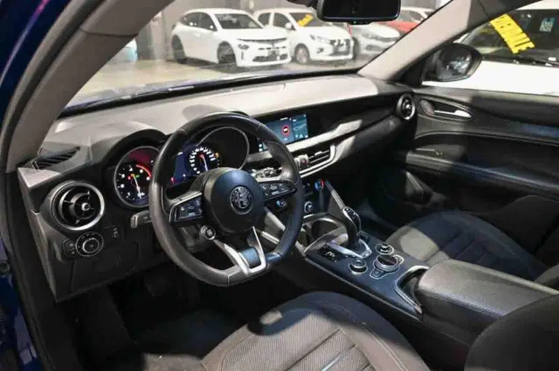 Alfa Romeo Stelvio usata a Torino (8)