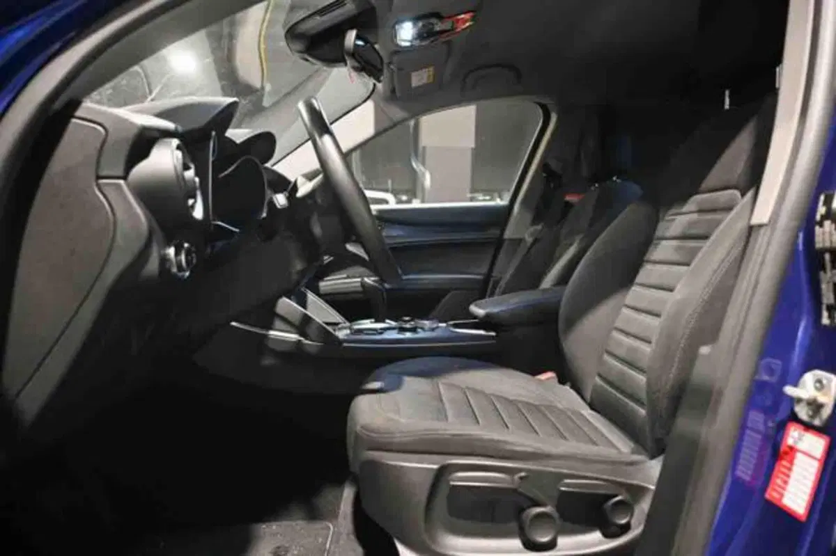Alfa Romeo Stelvio usata a Torino (9)