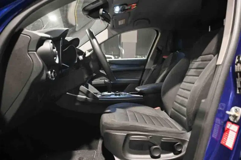 Alfa Romeo Stelvio usata a Torino (9)