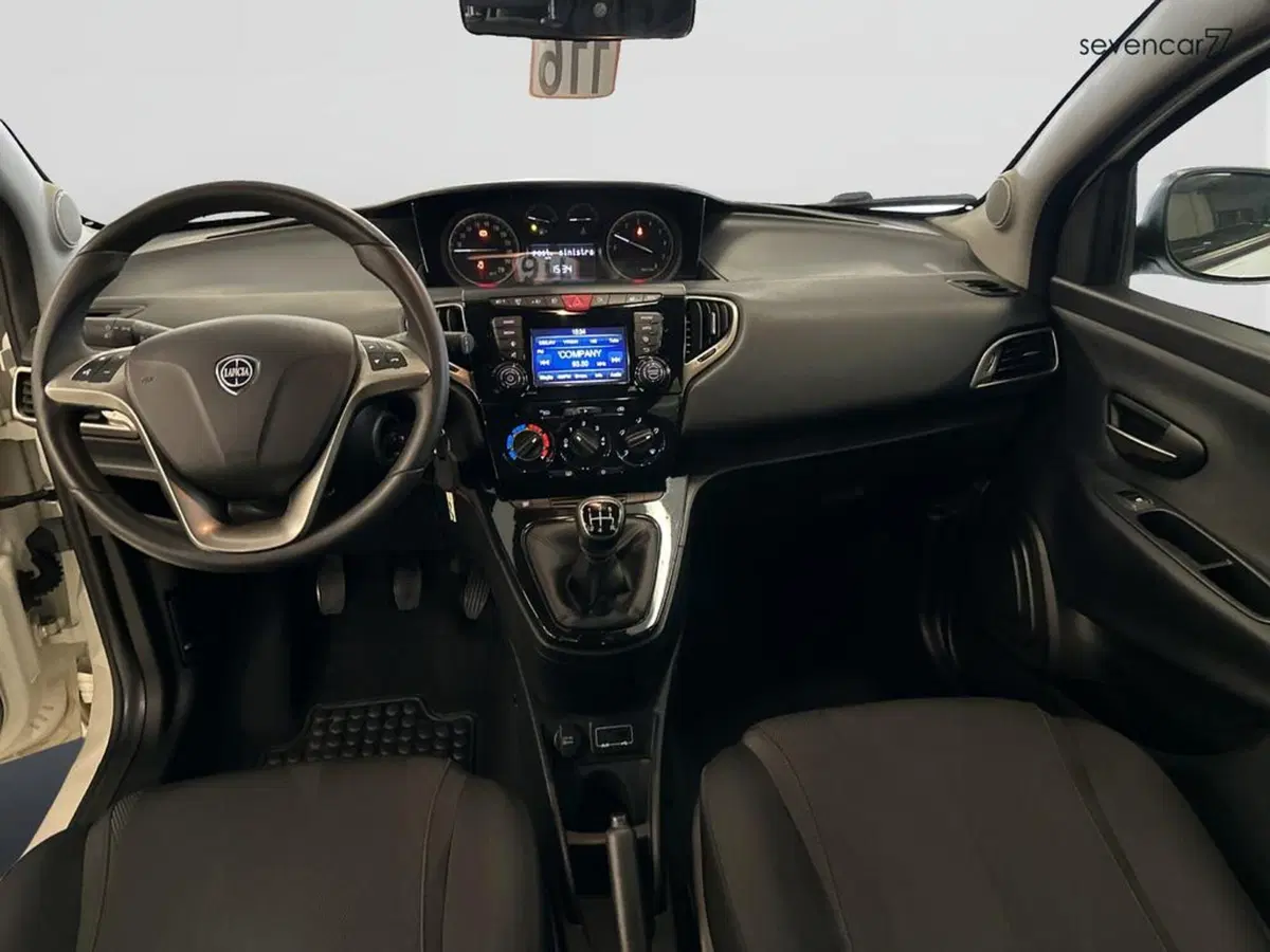 Lancia Ypsilon usata a Verona (10)
