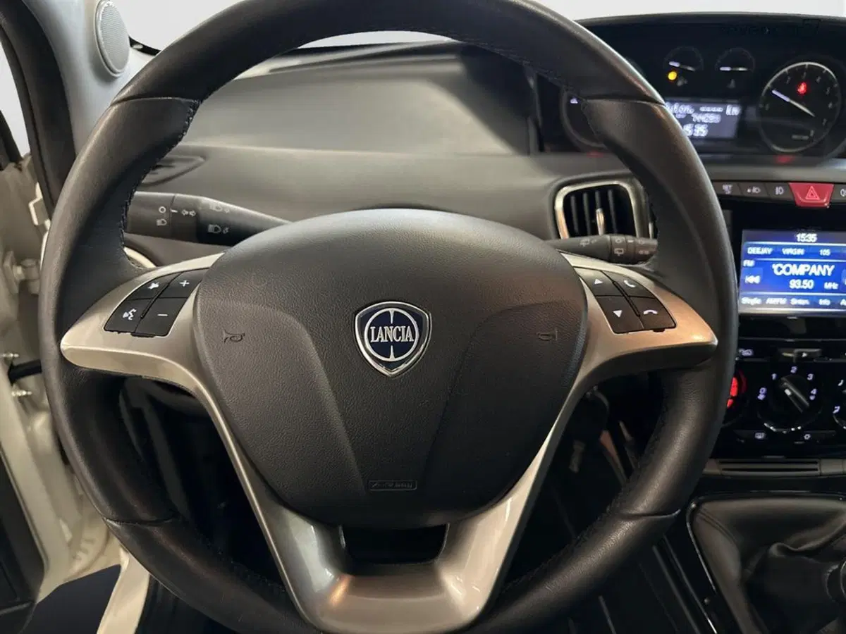 Lancia Ypsilon usata a Verona (12)