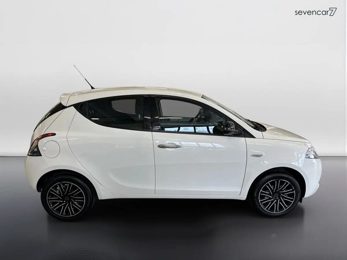 Lancia Ypsilon usata a Verona (4)