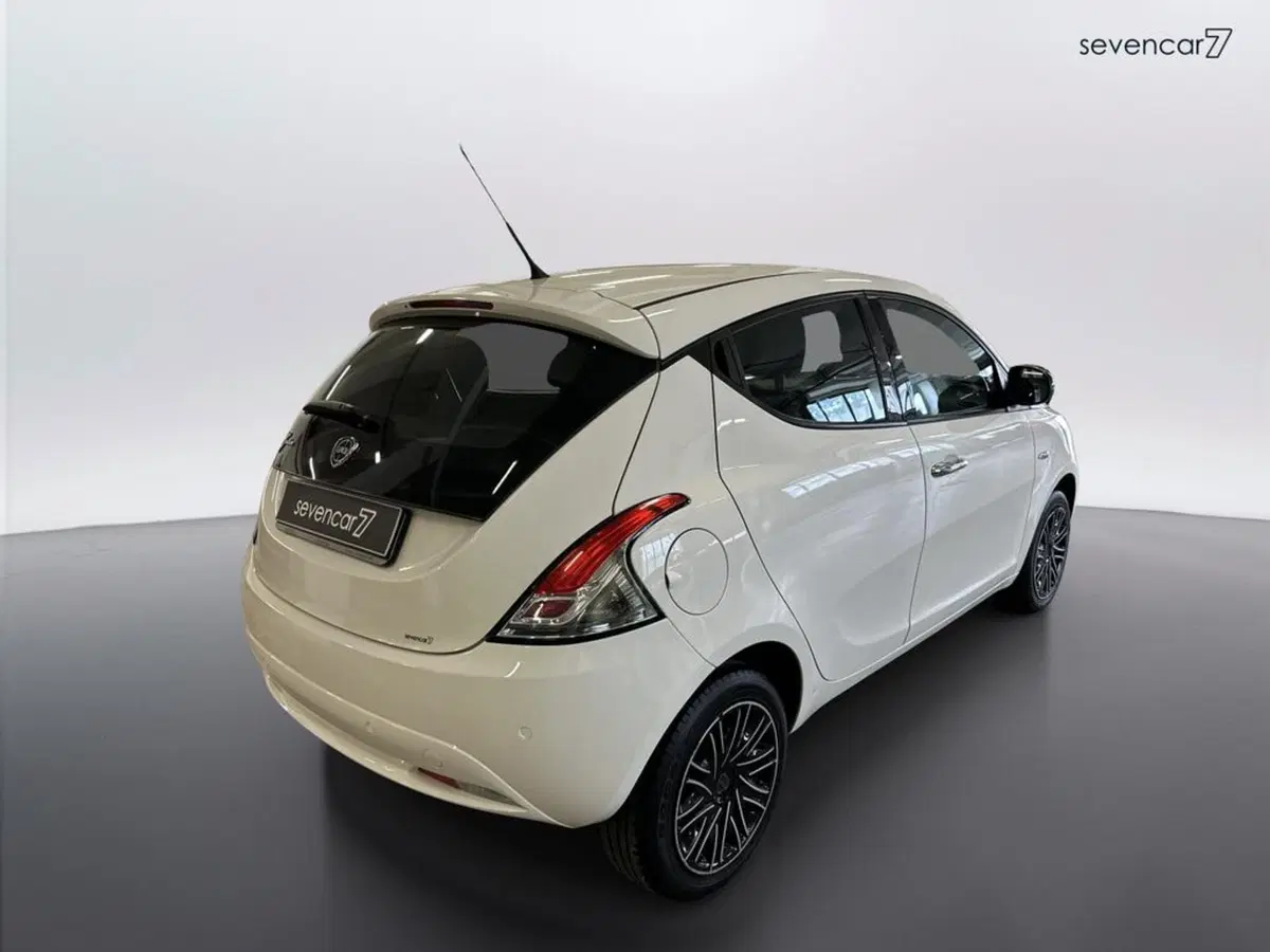 Lancia Ypsilon usata a Verona (5)