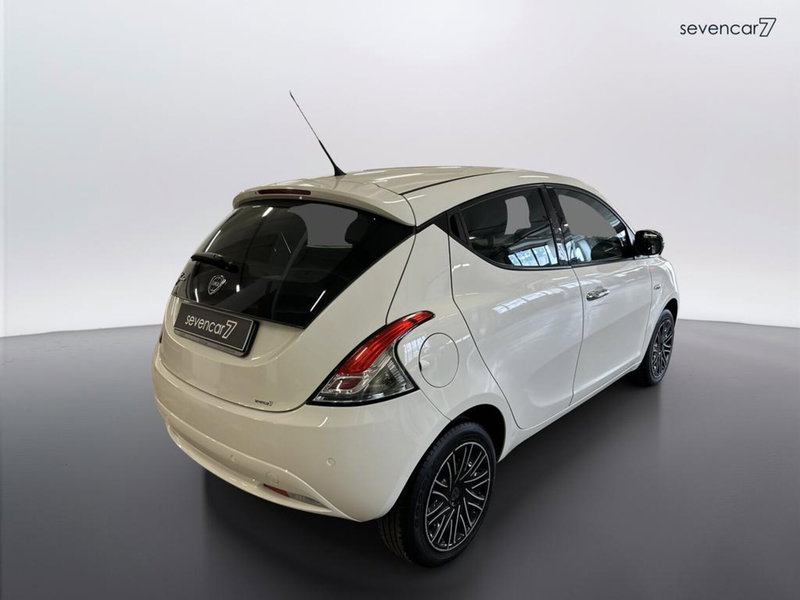 Lancia Ypsilon usata a Verona (5)