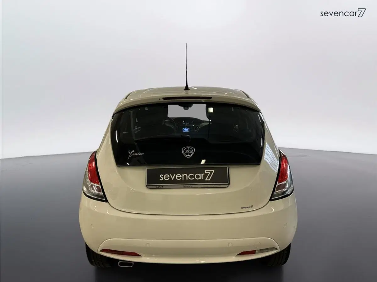 Lancia Ypsilon usata a Verona (6)