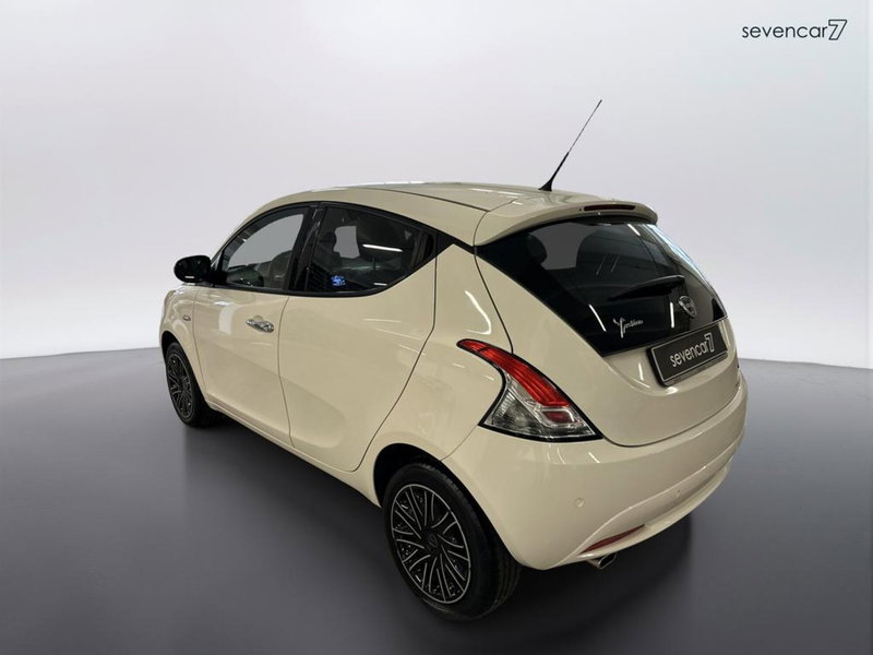 Lancia Ypsilon usata a Verona (7)