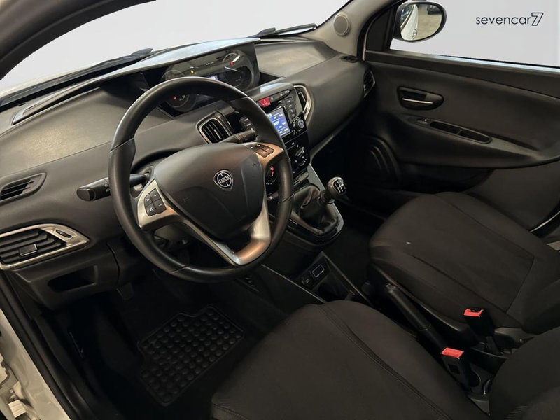 Lancia Ypsilon usata a Verona (9)
