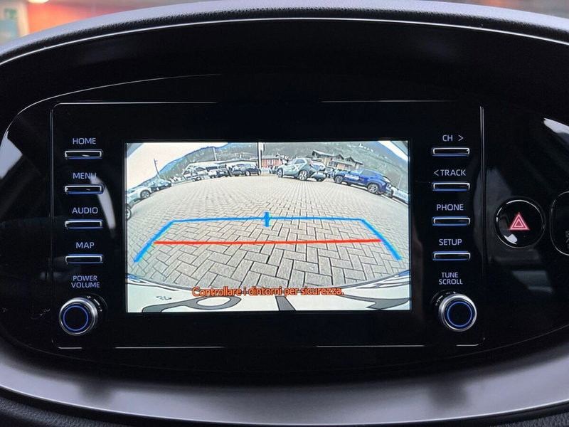 Toyota Aygo X usata a Sondrio (17)