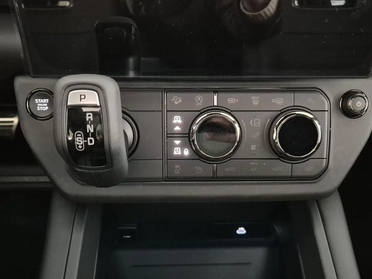 Land Rover Defender nuova a Torino (10)