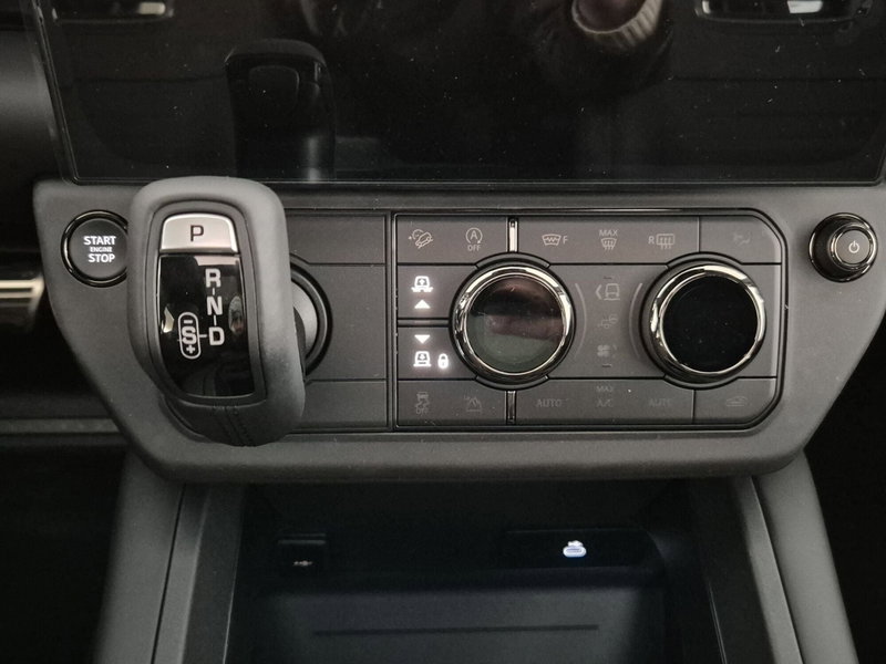 Land Rover Defender nuova a Torino (10)