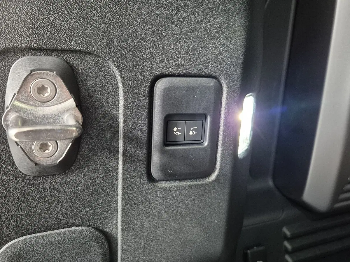 Land Rover Defender nuova a Torino (19)