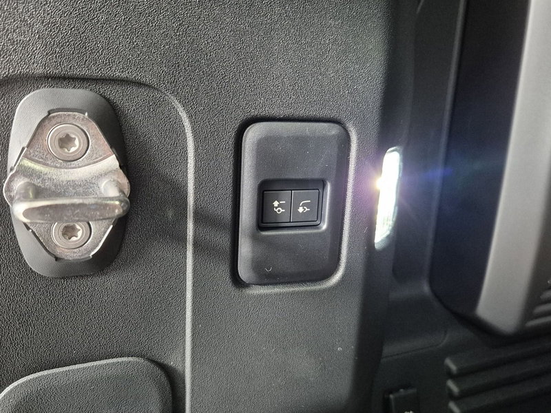 Land Rover Defender nuova a Torino (19)