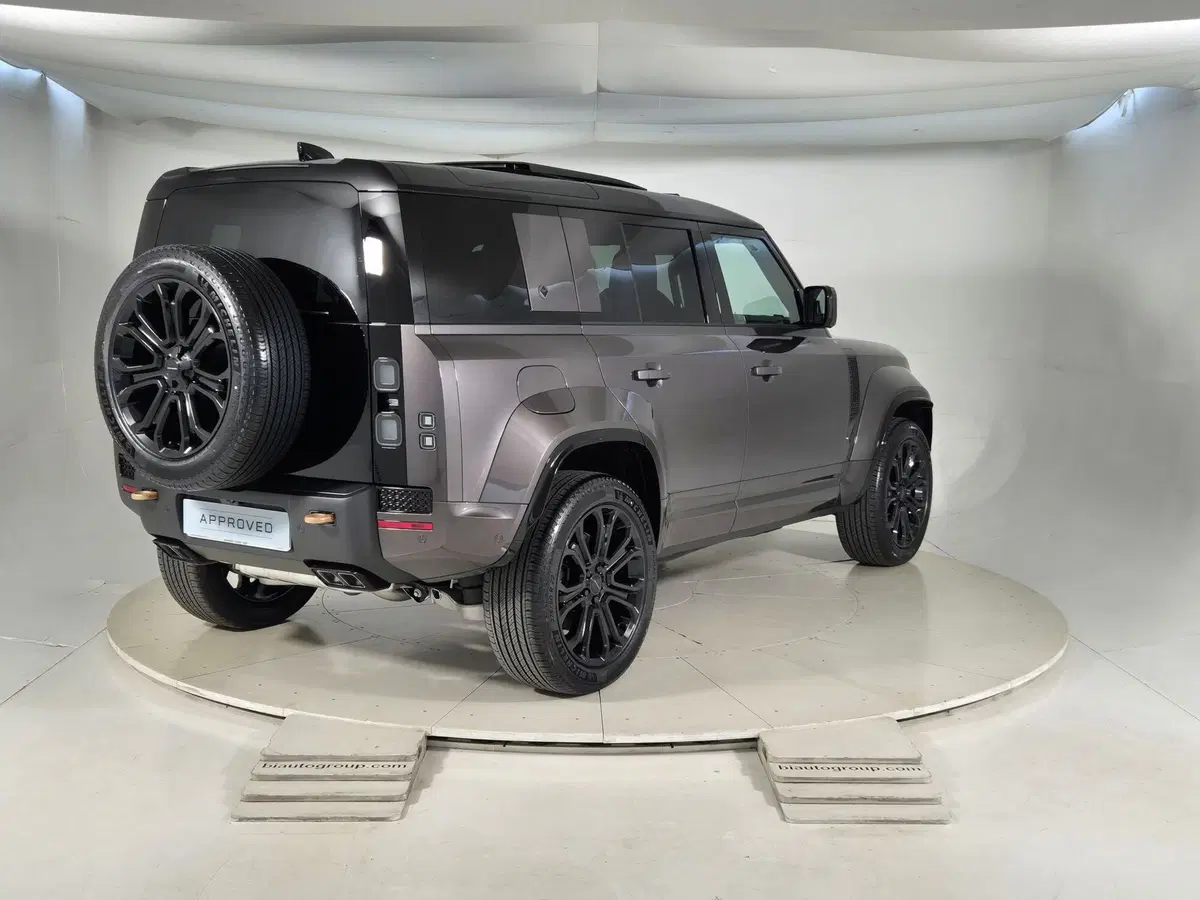 Land Rover Defender nuova a Torino (2)