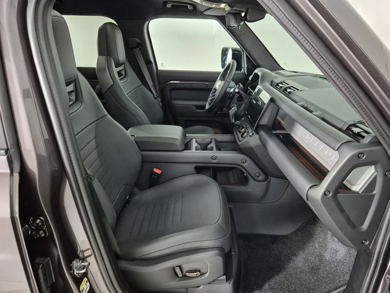 Land Rover Defender nuova a Torino (3)
