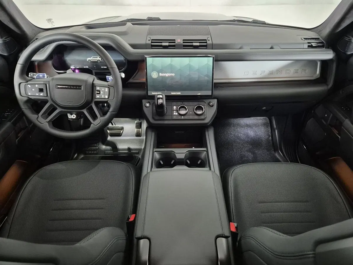 Land Rover Defender nuova a Torino (4)