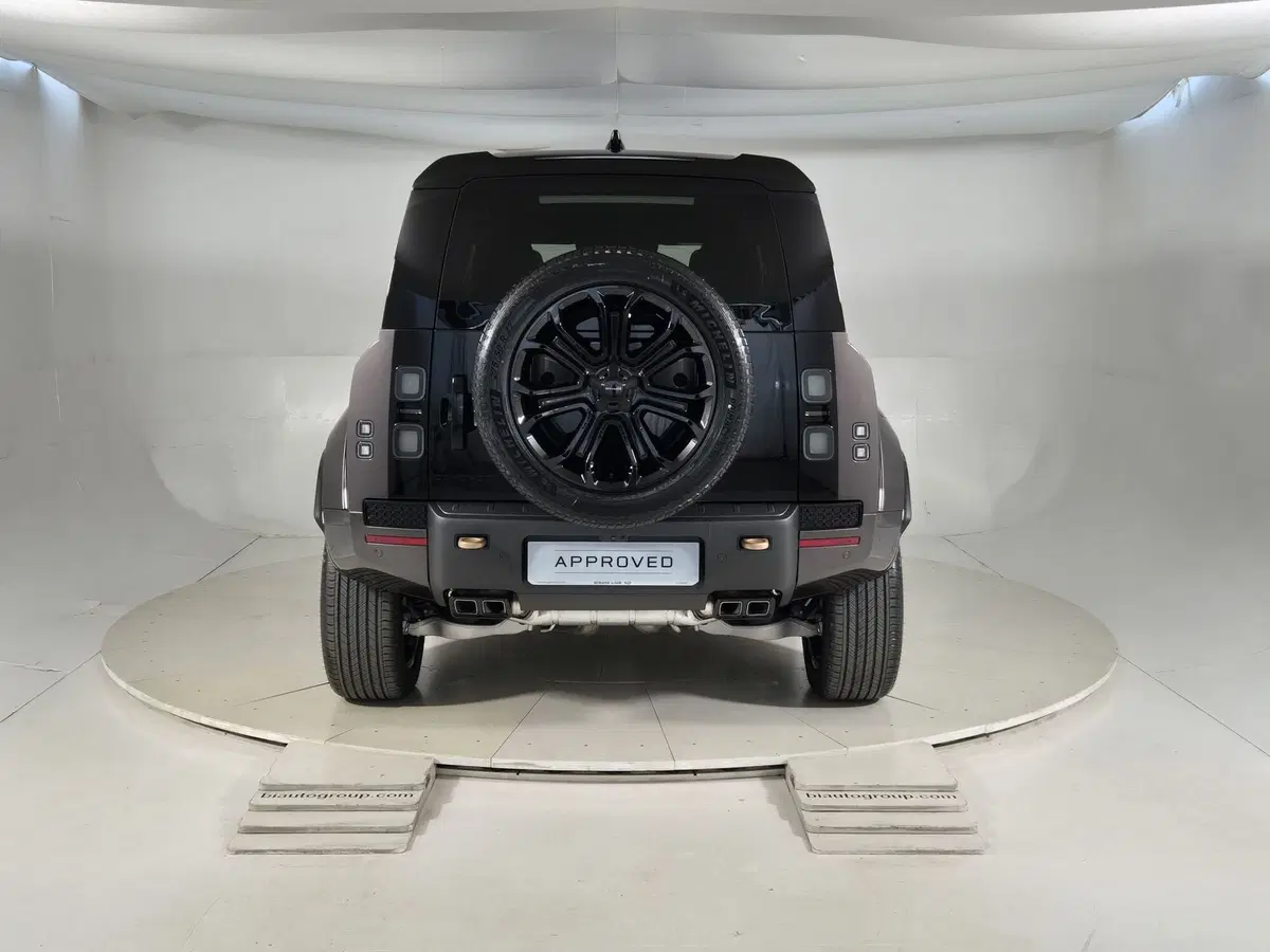 Land Rover Defender nuova a Torino (7)