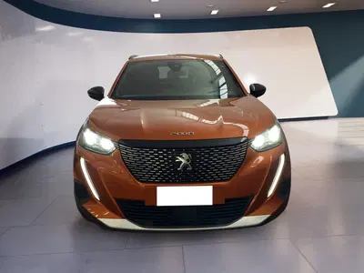 Peugeot 2008 1.2 turbo Allure 100cv del 2023 usata a Torino