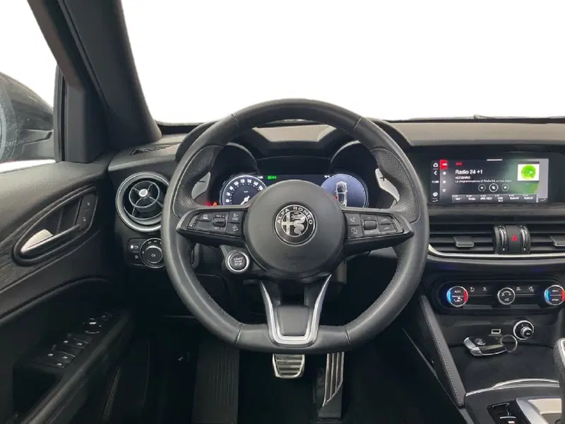 Alfa Romeo Stelvio usata a Torino (11)