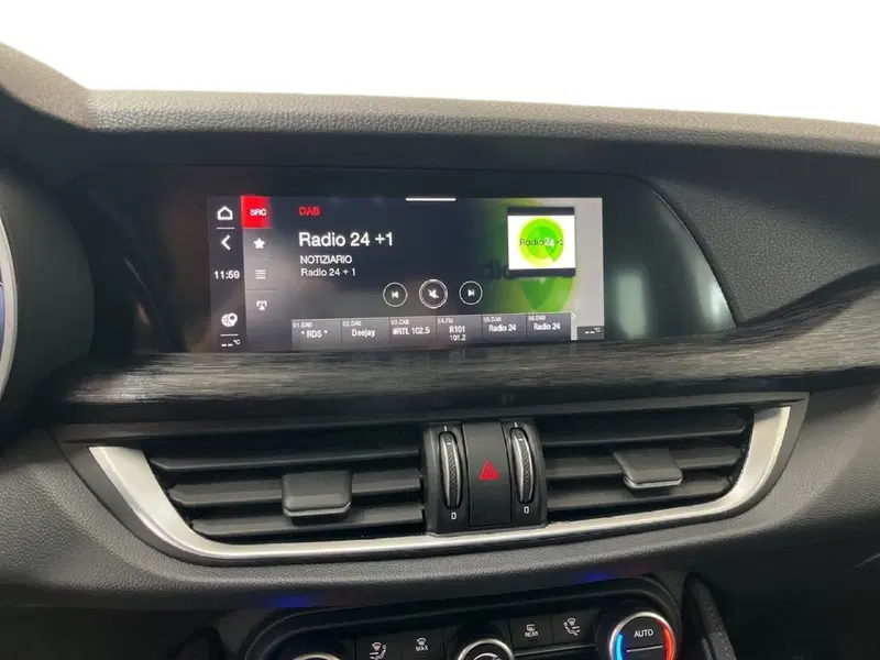 Alfa Romeo Stelvio usata a Torino (13)