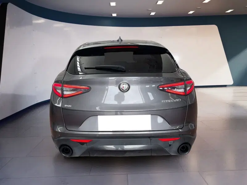Alfa Romeo Stelvio usata a Torino (5)