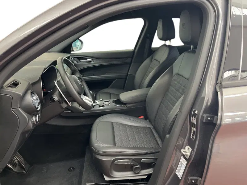 Alfa Romeo Stelvio usata a Torino (9)