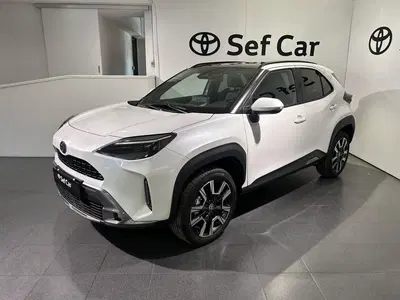 Toyota Yaris Cross Lounge awd-i 130cv e-cvt nuova a Milano