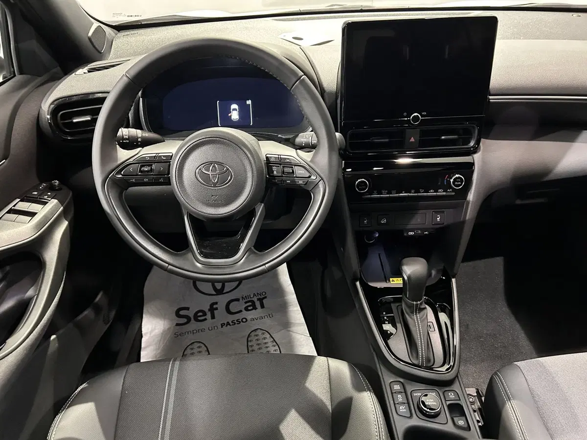 Toyota Yaris Cross nuova a Milano (12)