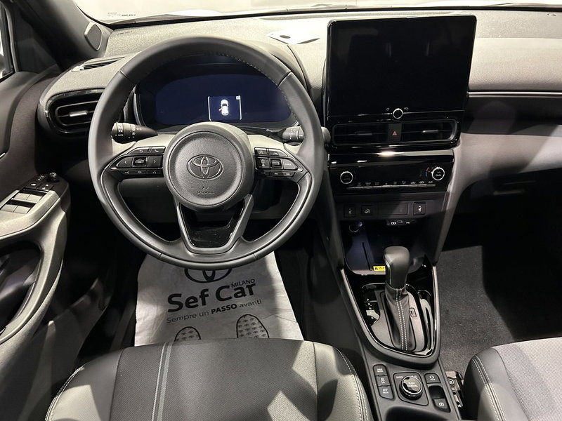 Toyota Yaris Cross nuova a Milano (12)