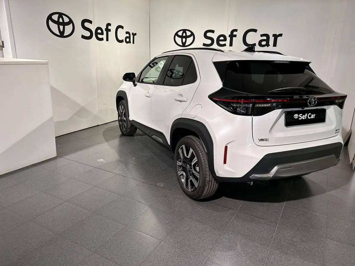 Toyota Yaris Cross nuova a Milano (4)