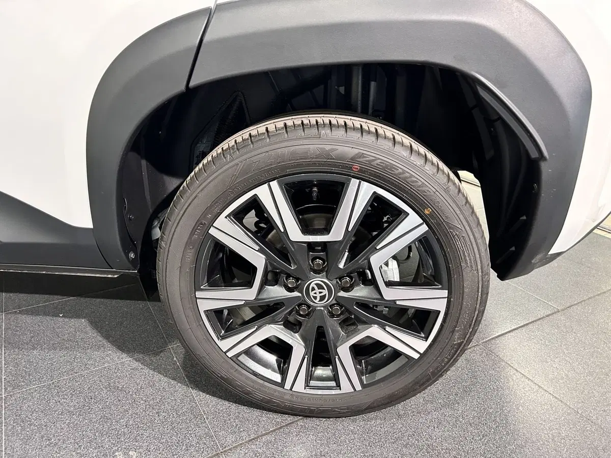 Toyota Yaris Cross nuova a Milano (6)