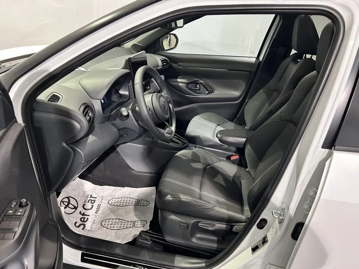 Toyota Yaris Cross nuova a Milano (7)