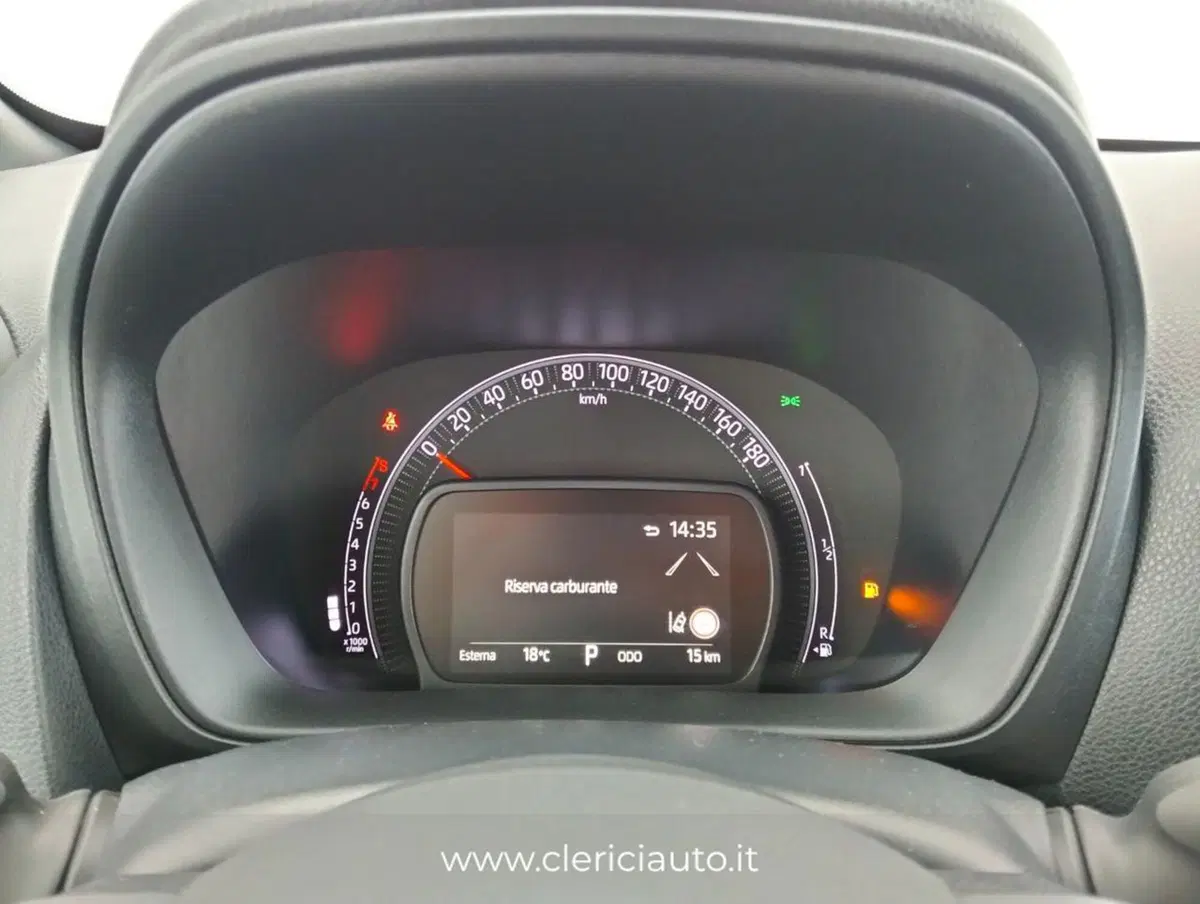 Toyota Aygo X nuova a Como (10)