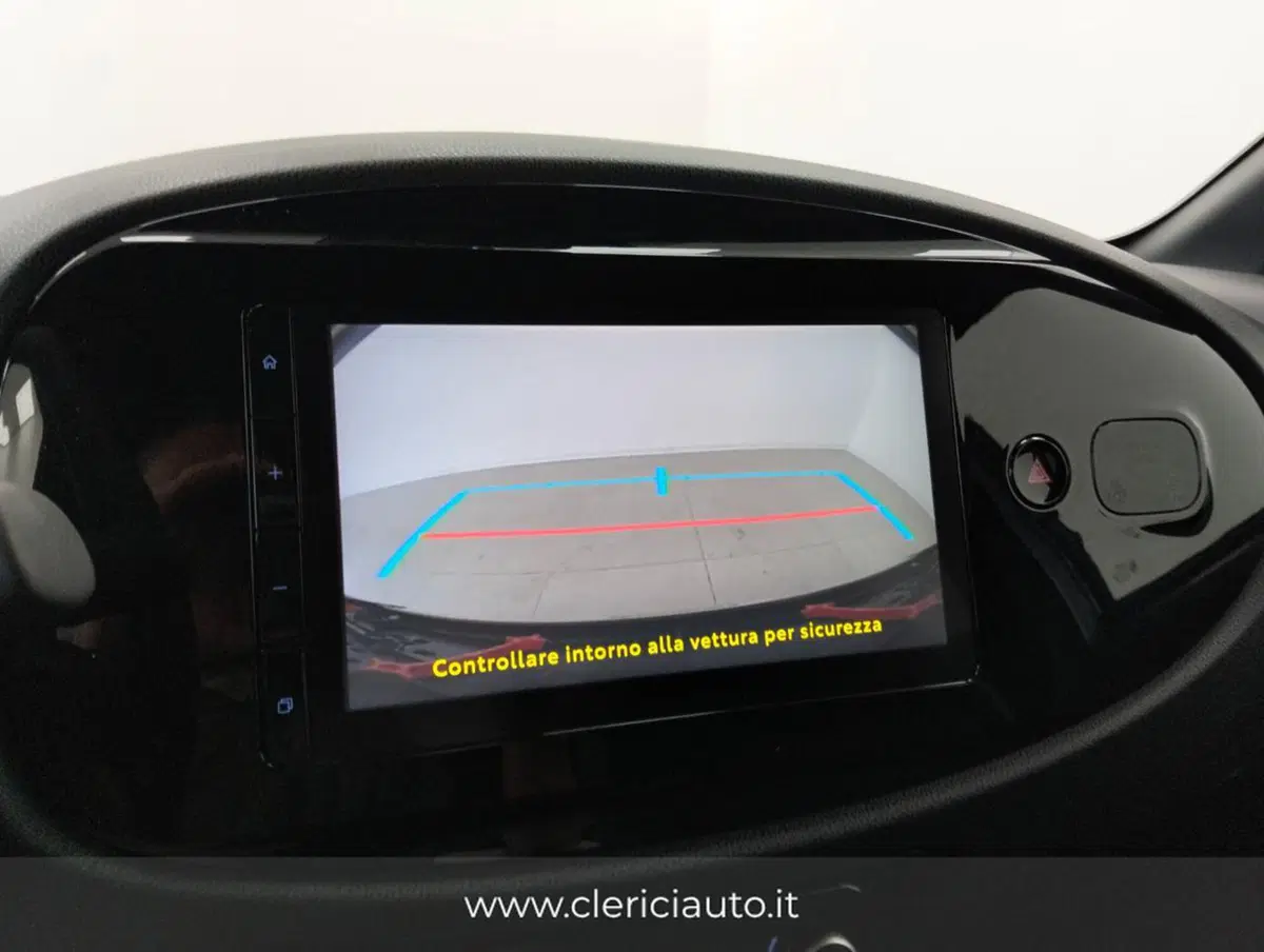 Toyota Aygo X nuova a Como (16)
