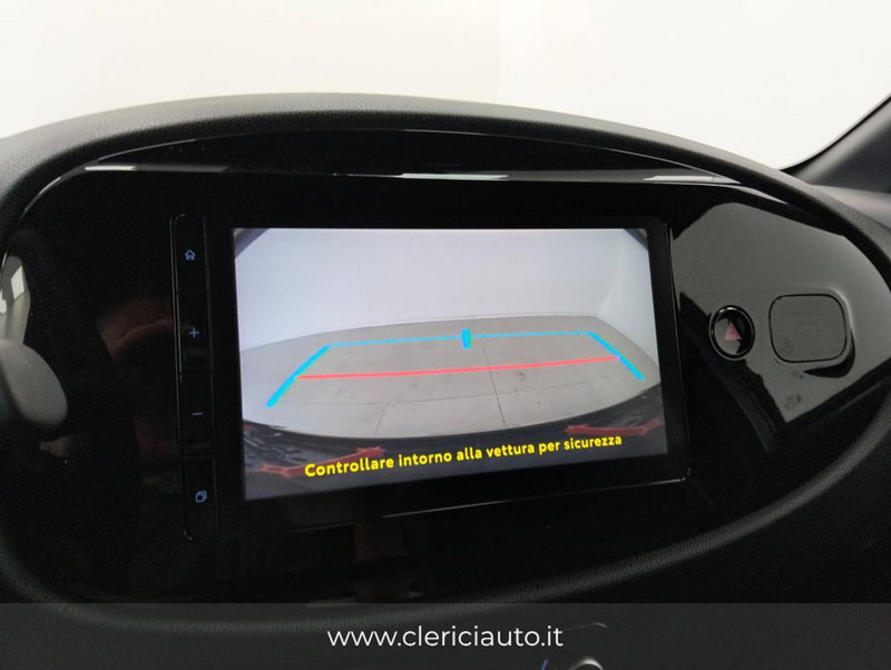 Toyota Aygo X nuova a Como (16)