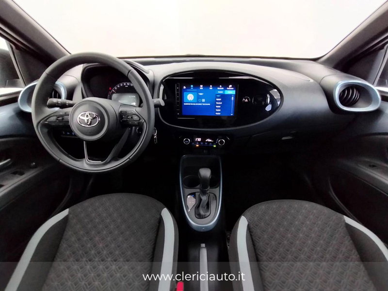 Toyota Aygo X nuova a Como (4)