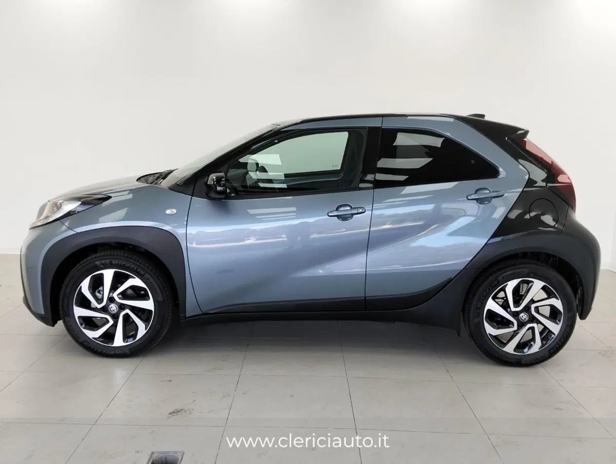 Toyota Aygo X nuova a Como (8)
