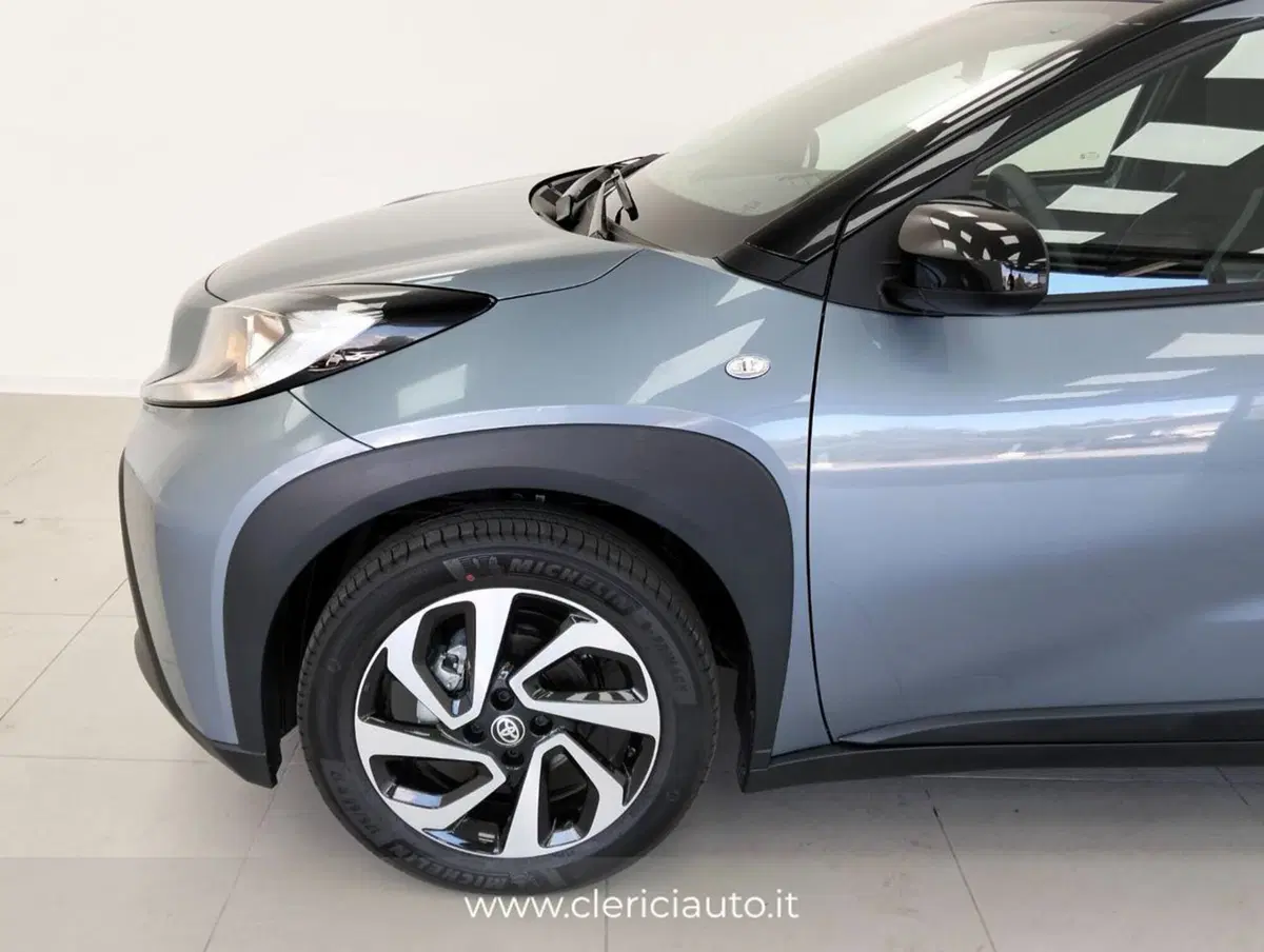 Toyota Aygo X nuova a Como (9)