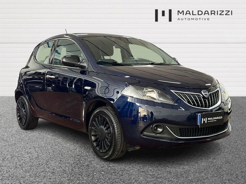 Lancia Ypsilon usata a Taranto